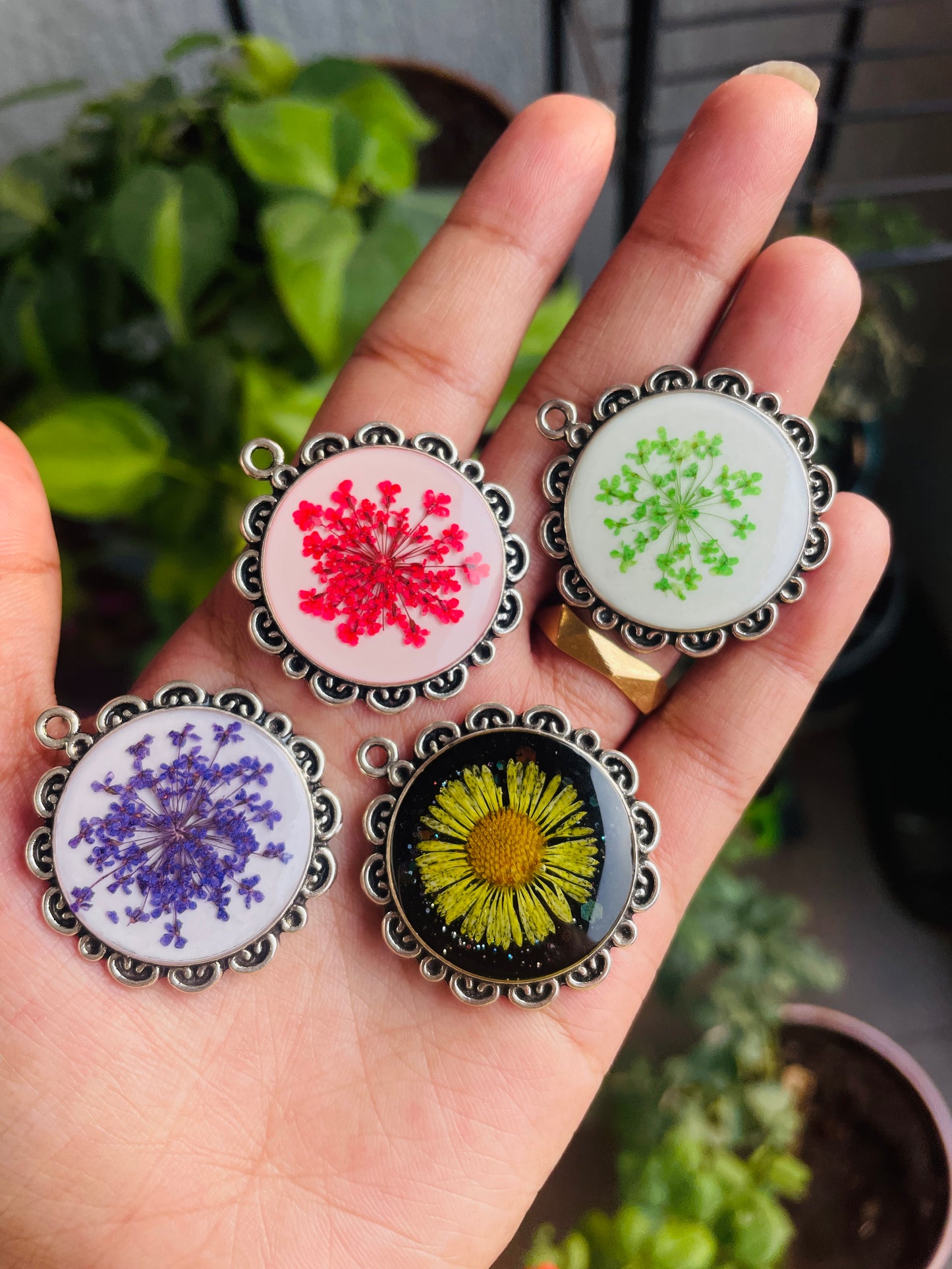 Flower Pendants with Chain | Round