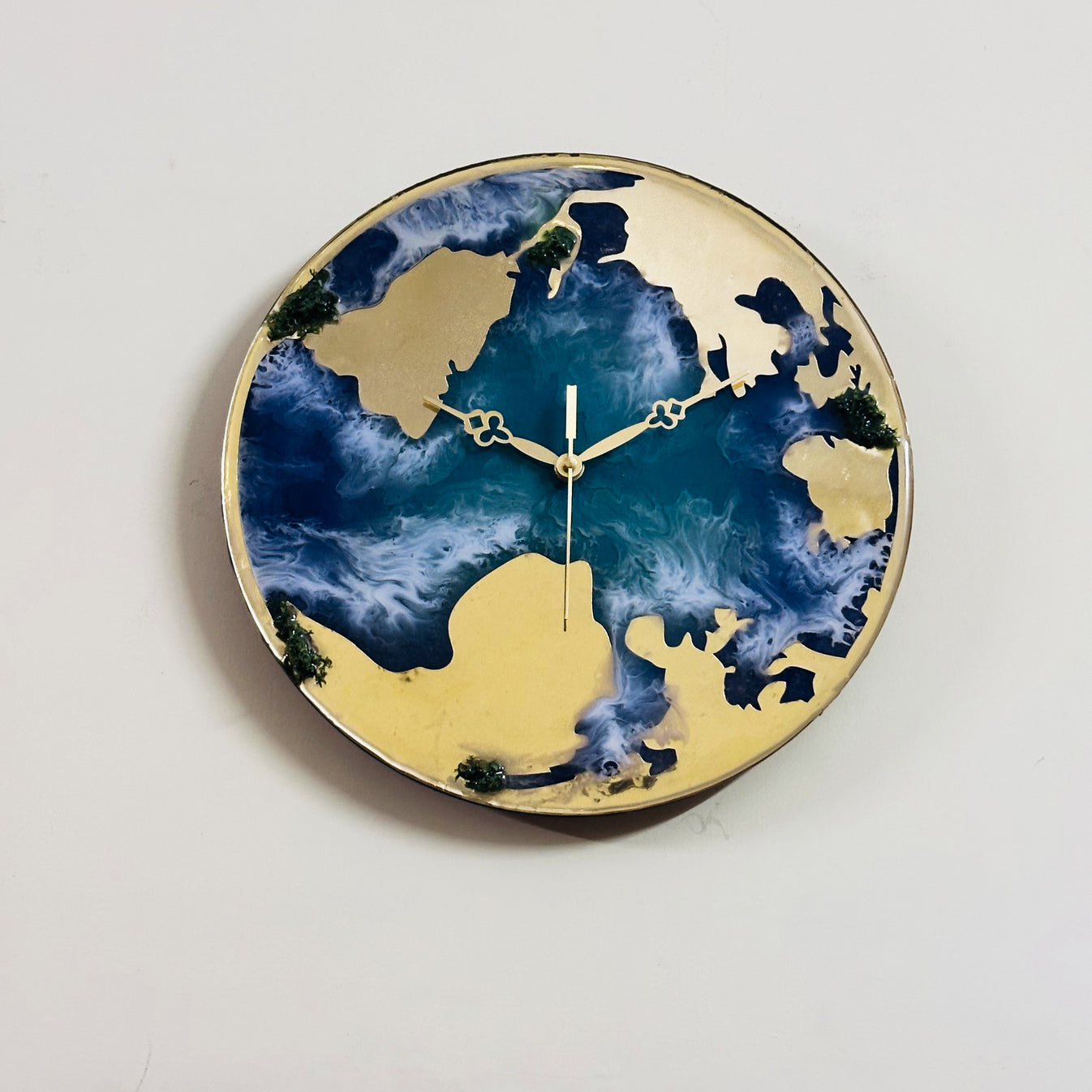 Globe wall clock Resinnovatory